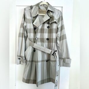 Authentic Burberry Brit plaid trench coat - Size 6